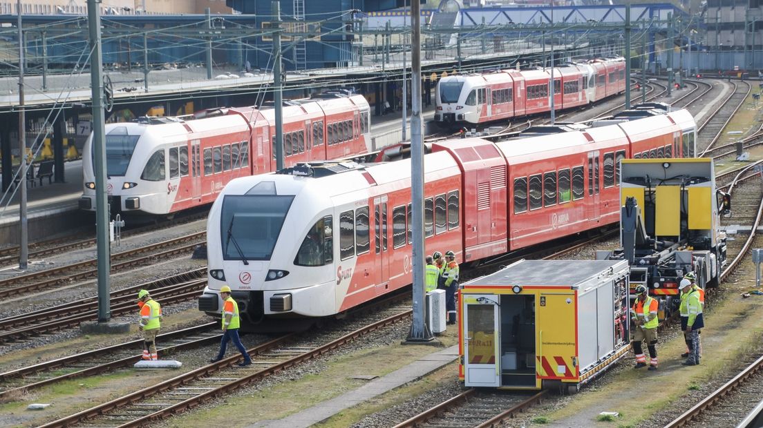 Het terugplaatsen van de trein neemt naar verwachting de hele ochtend en middag in beslag