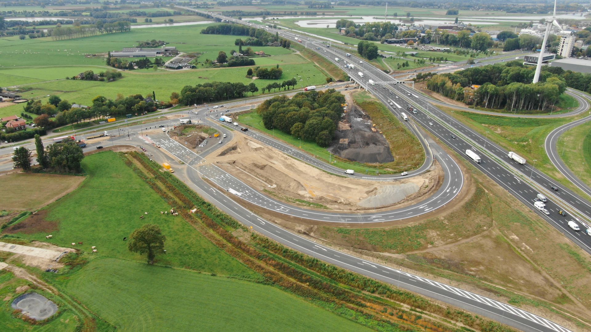 Treinen tussen Deventer en Zutphen rijden weer na aanrijding met boom Zutphen destentor.nl