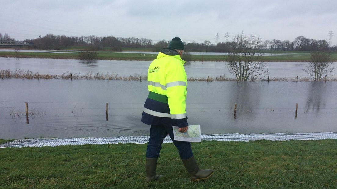 Het waterschap houdt de dijken goed in de gaten