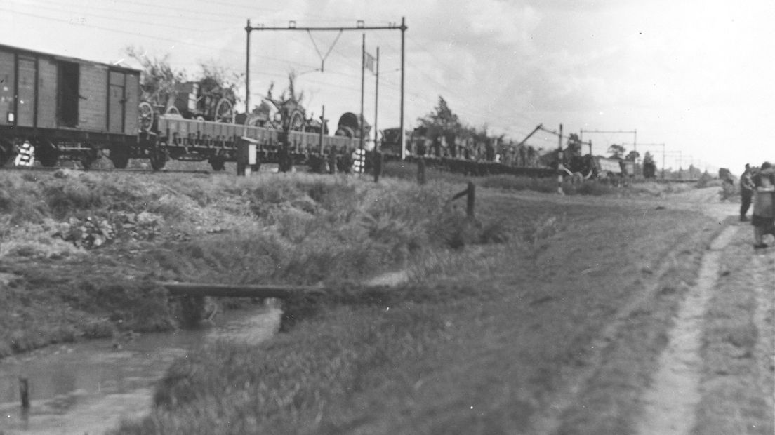 Het is even na vier uur in de ochtend van 6 september 1944. Ter hoogte van de Dwarsweg in Ede ontspoort een Duitse legertrein vol soldaten. Het verzet heeft op drie plekken de rails losgeschroefd en de sabotage actie is een groot succes. De ravage is groot, maar al op 8 september is er een noodspoor gereed.