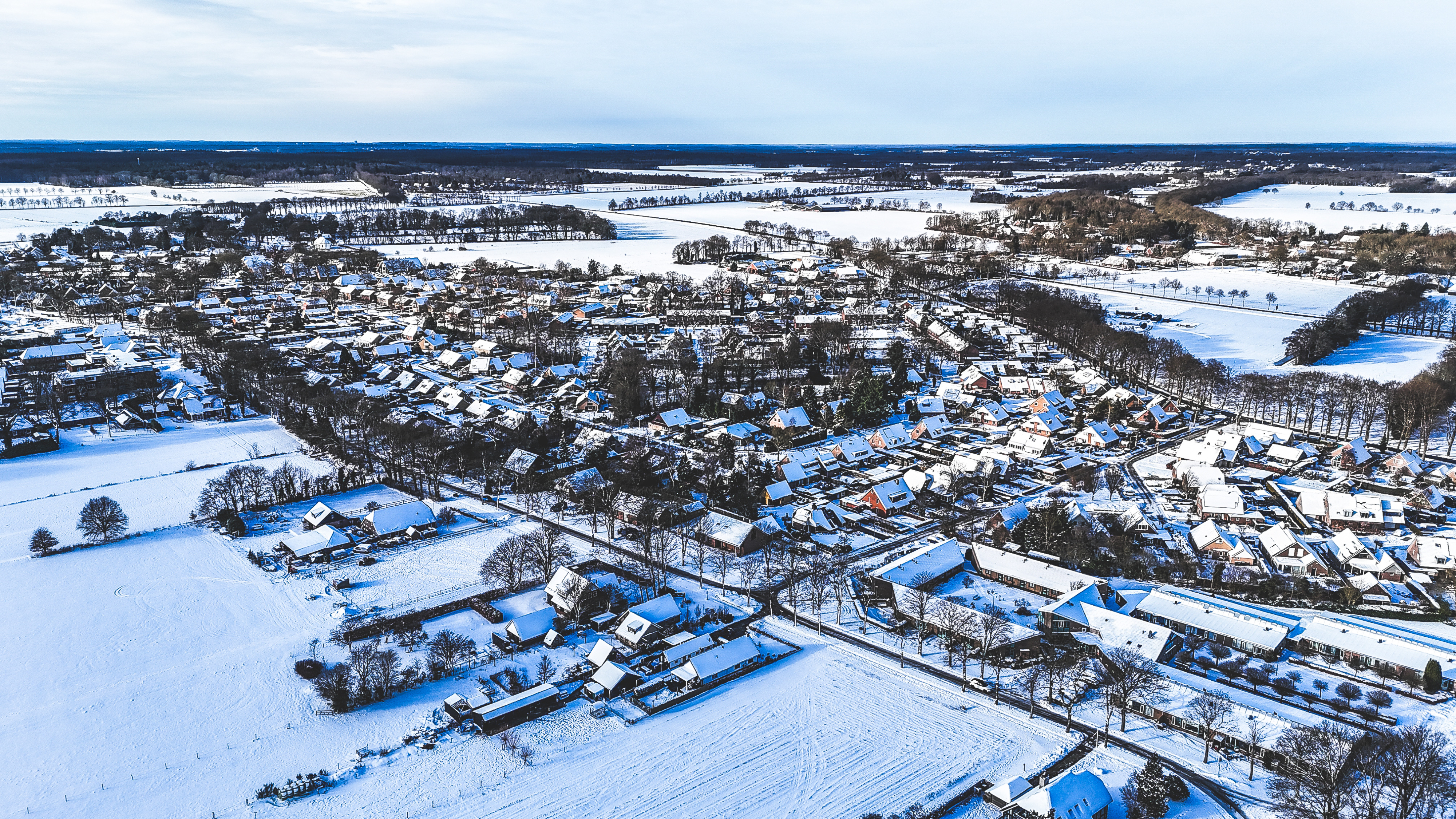 Sneeuwpret in heel Drenthe en code geel vanwege gladheid