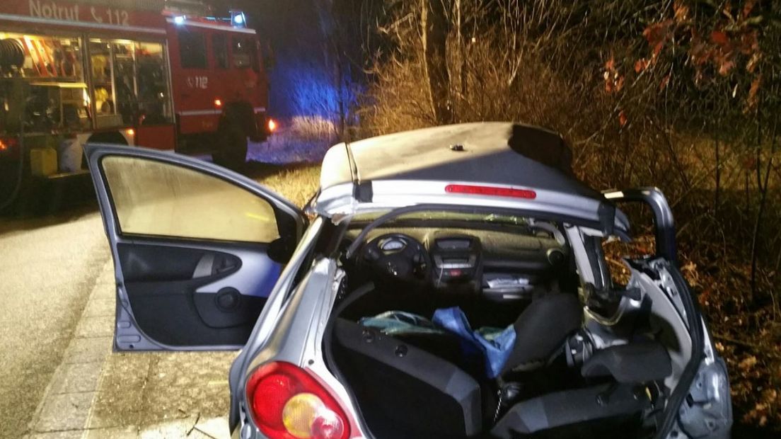Twee inwoners van Zevenaar zijn in de nacht van donderdag op vrijdag zwaargewond geraakt door een verkeersongeval in Duitsland. De 24-jarige man en zijn vrouwelijke passagier (18) zijn naar het ziekenhuis gebracht. De weg was enige tijd dicht.