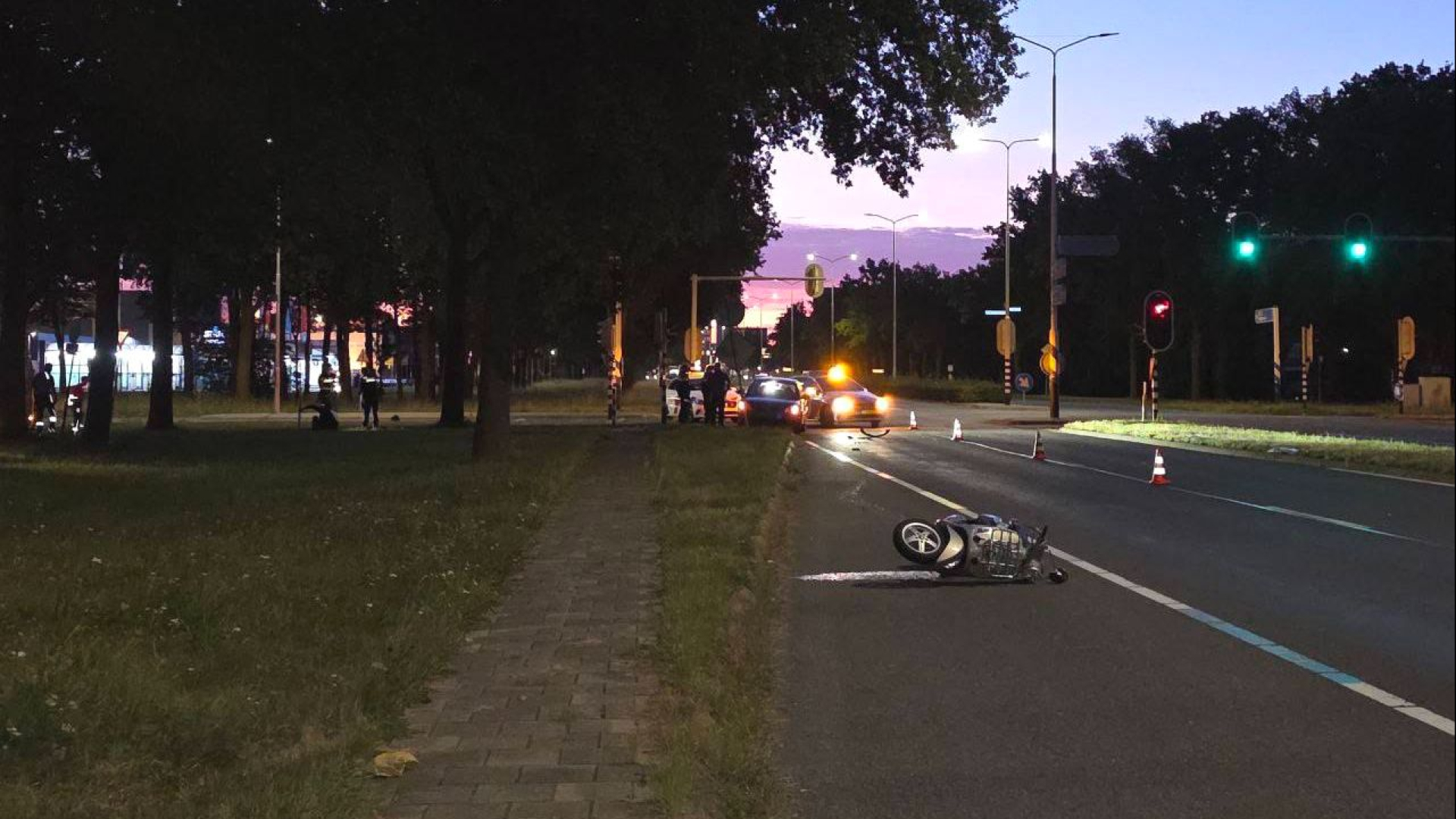 Scooterrijder gewond • ravage na botsing.