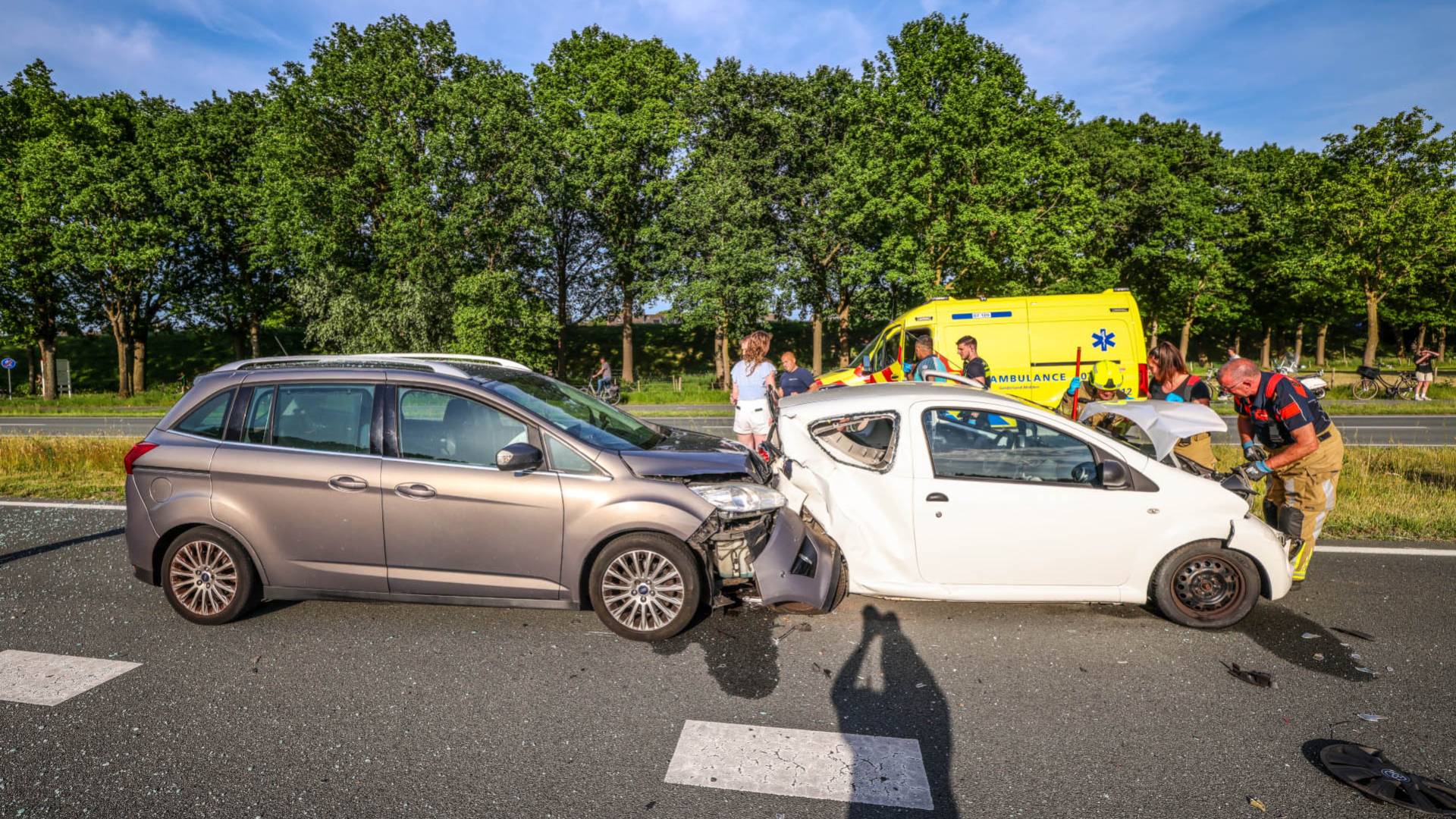 Ongeluk met 4 voertuigen in Hoogland