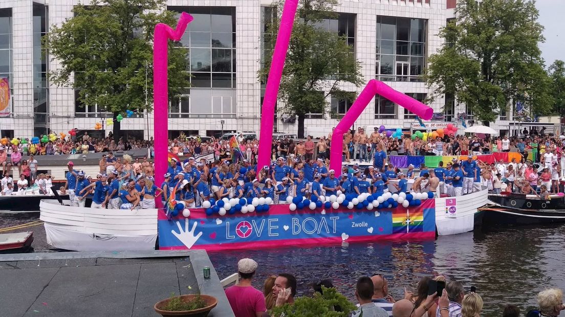 Zwolse Love Boat tijdens Canal Parade in 2015