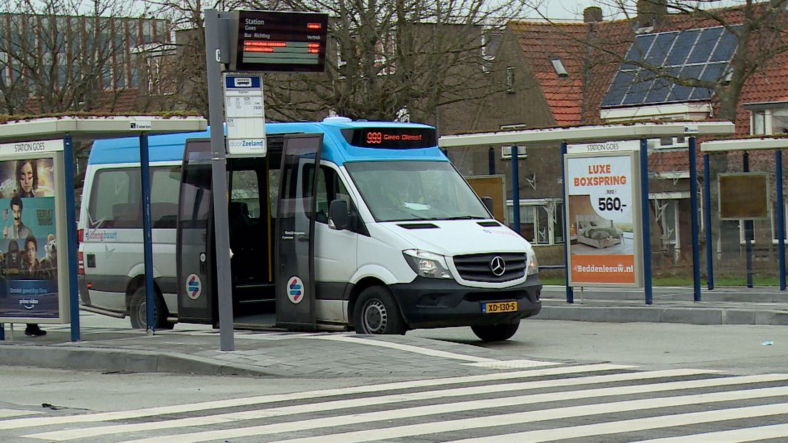 Tijdelijk rijdt Connexxion op meerdere lijnen met deze busjes, in verband met een afname van het aantal passagiers.