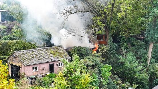 Sauna in achtertuin gaat in vlammen op
