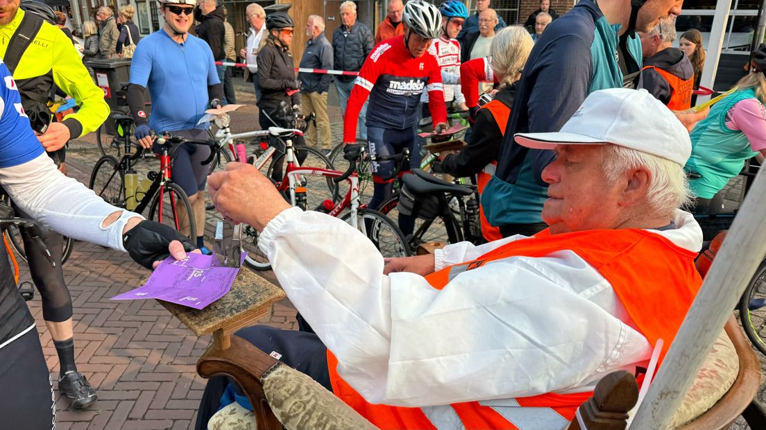Stimpelder Age Tichelaar op syn troan