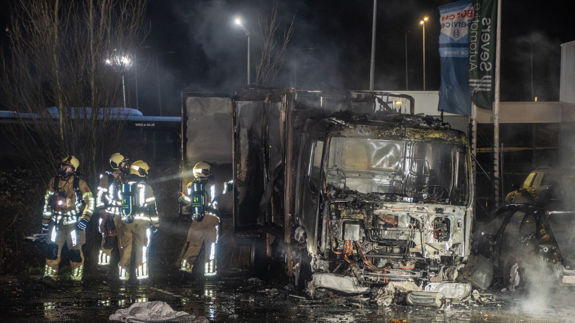 Ongeluk bij oprit A12 | Botsing op Utrechtseweg in Houten.
