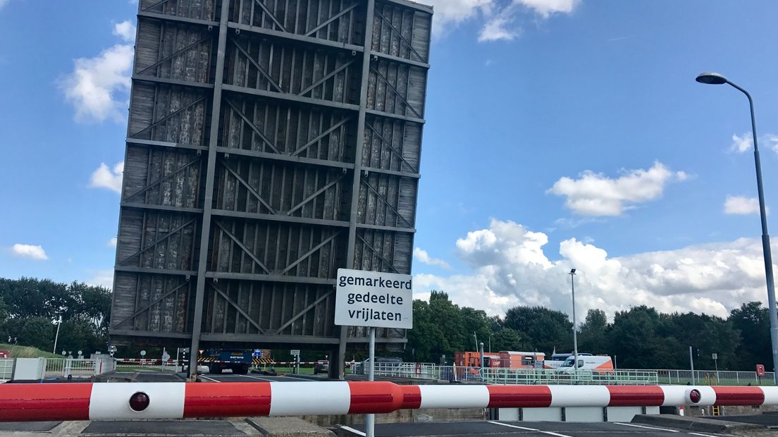 Werkzaamheden aan het sluizencomplex in Terneuzen