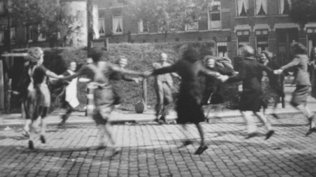 Volksfeest op Dolle Dinsdag - Publiek Domein