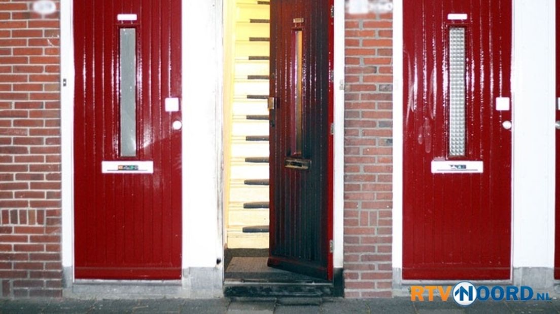 De man gooide benzine over de voordeur van het huis aan de Javalaan en stak die in brand