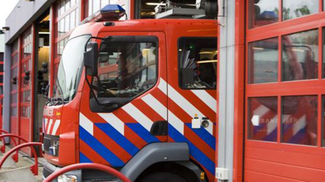 Brand naast school in Elburg