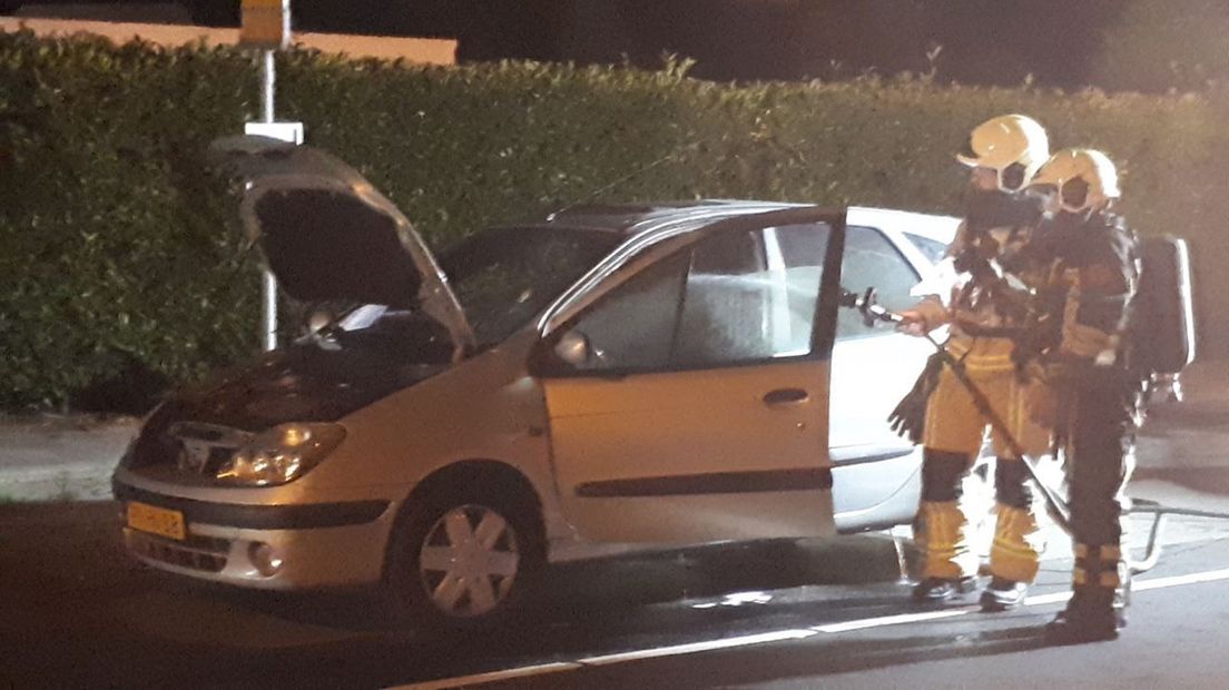 Auto vat al rijdend vlam in Bornerbroek