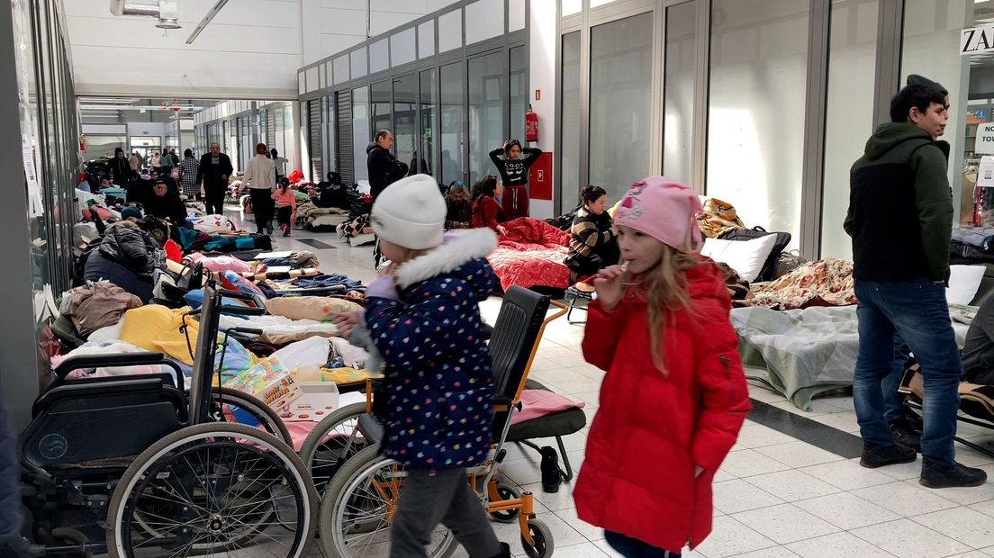 Winkelcentrum doet dienst als opvangplek