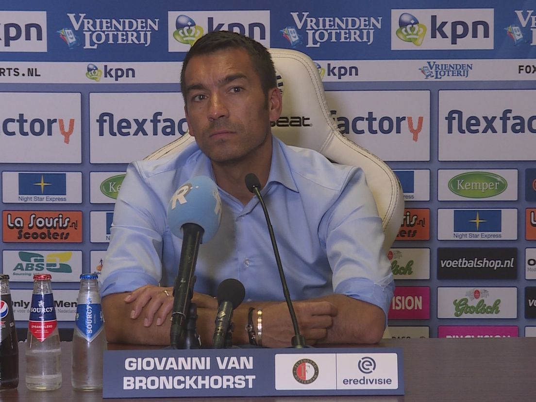 Giovanni van Bronckhorst bij zijn persconferentie na Graafschap - Feyenoord