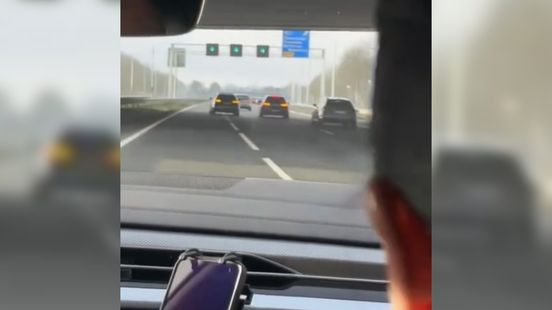 Wegpiraten scheuren met 170 km/u kriskras over de snelweg en over de vluchtstrook