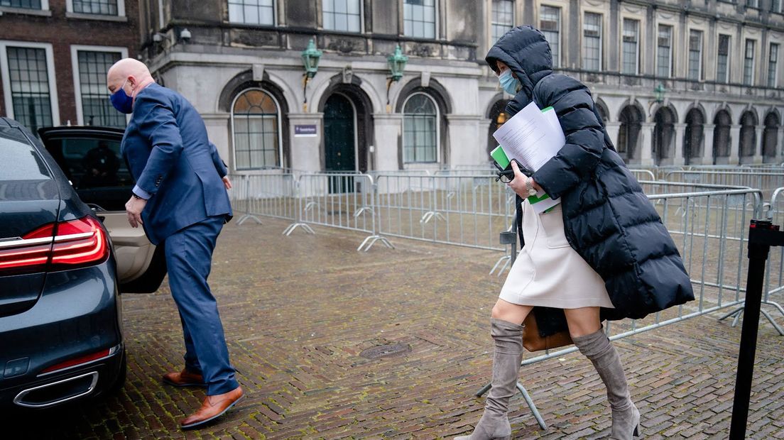 25 maart 2021 - Informateur Kajsa Ollongren (D66) verlaat de Stadhouderskamer na een positieve coronatest