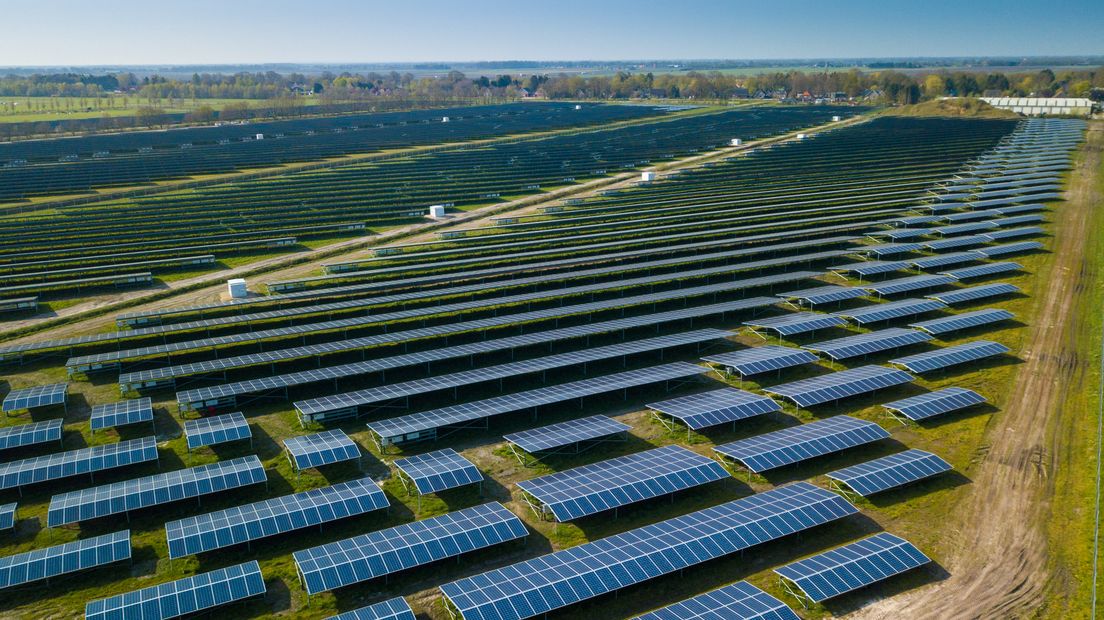 Het zonnepark bij Emmen (Rechten: RTV Drenthe/Fred van Os)