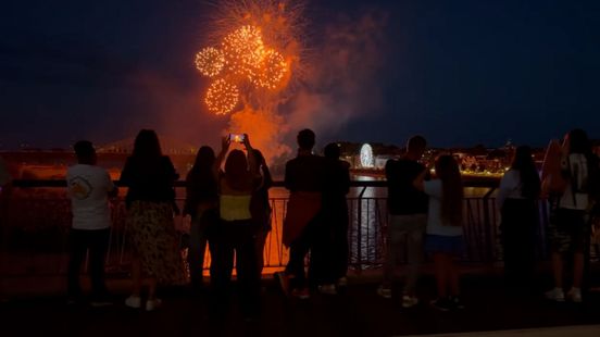KIJK: Waal in Vlammen knalt alsnog boven Nijmegen