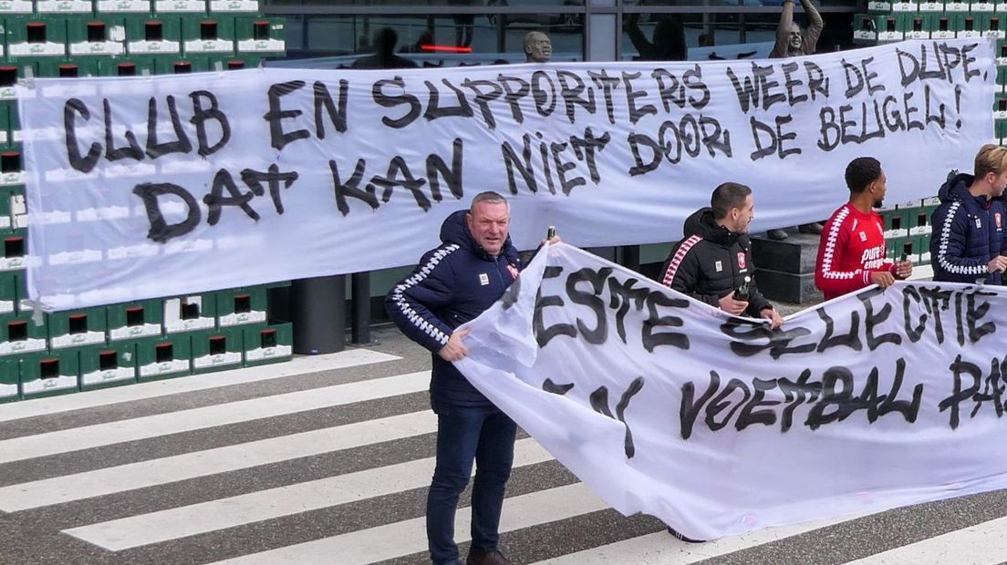 Ook trainer Ron Jans (links) steunt actie van supporters FC Twente