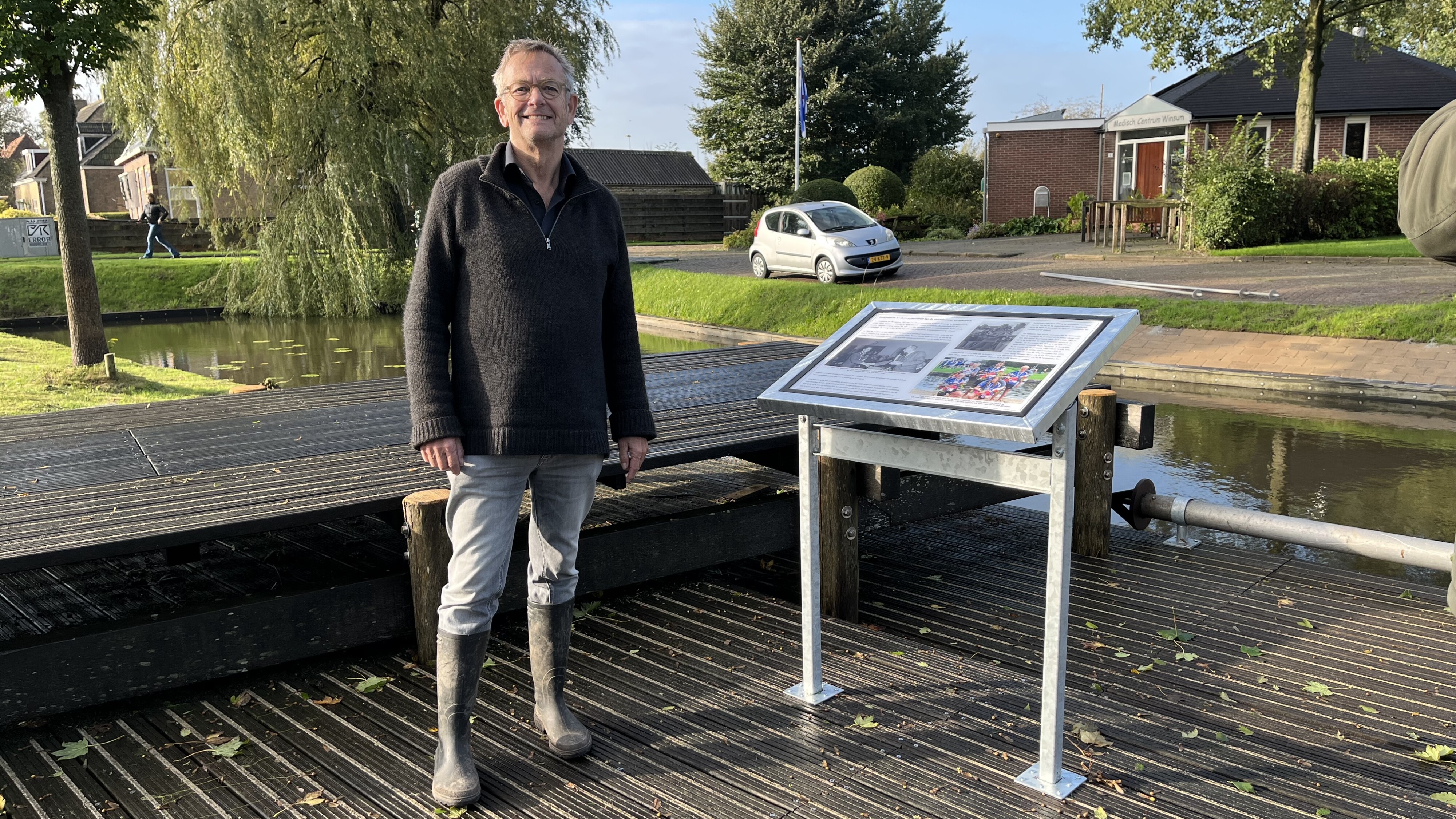 Gerrit Hoekstra by de fierljepskâns yn Winsum