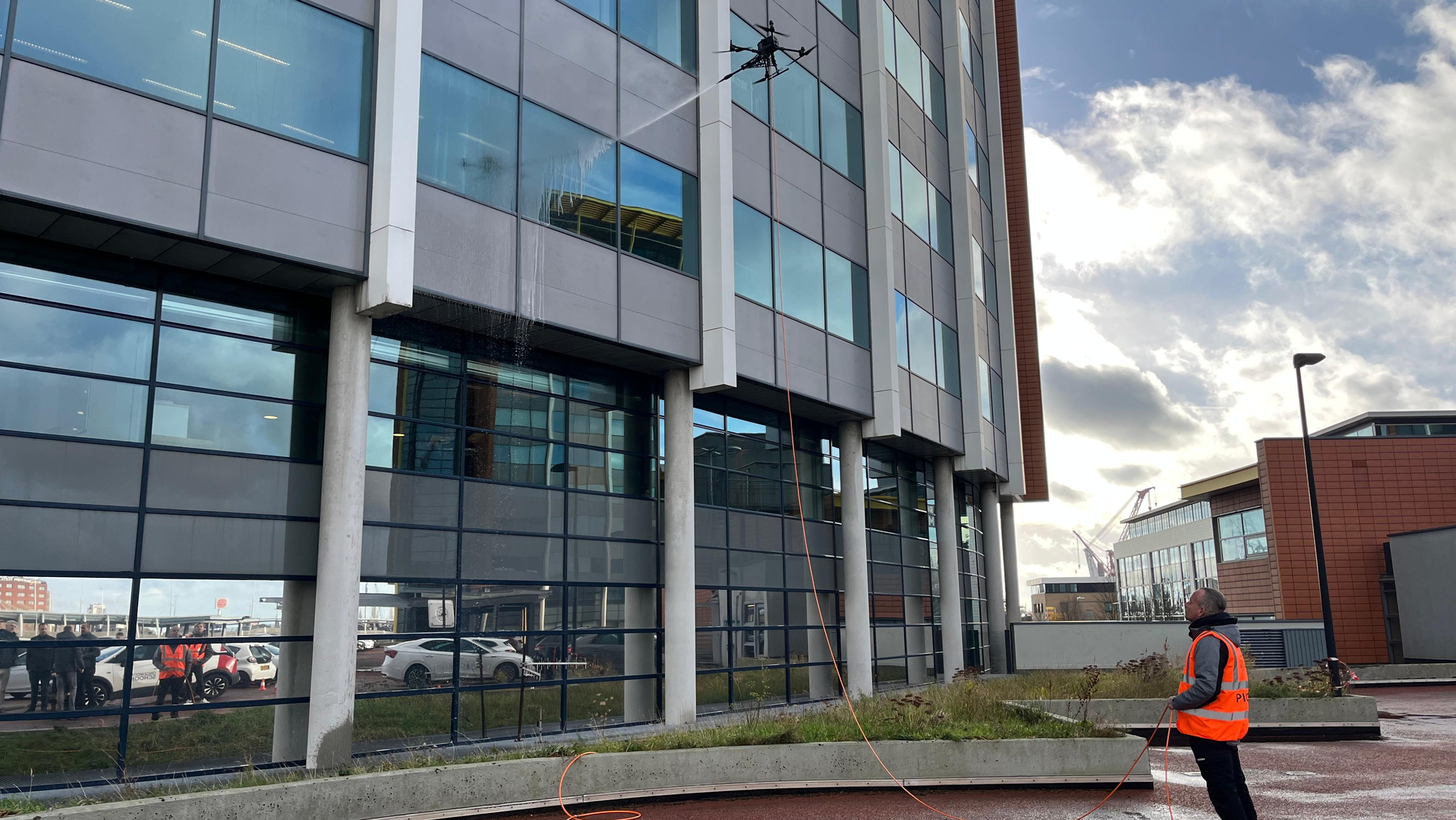 De wasdrone in actie.