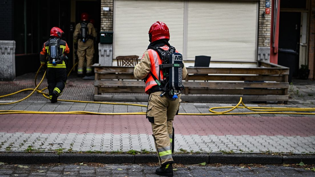 Brandweer bij de woning in Hoogezand