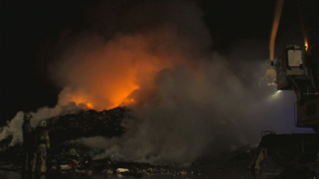 Op de vuilstortplaats van Vink in Barneveld heeft in de nacht van dinsdag op woensdag brand gewoed.Brandweerkorpsen uit Barneveld en omringende plaatsen rukten uit.