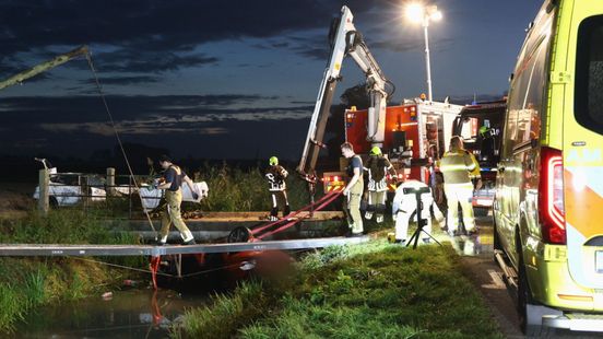 Auto te water: hulpdiensten rukken massaal uit voor ernstig ongeluk