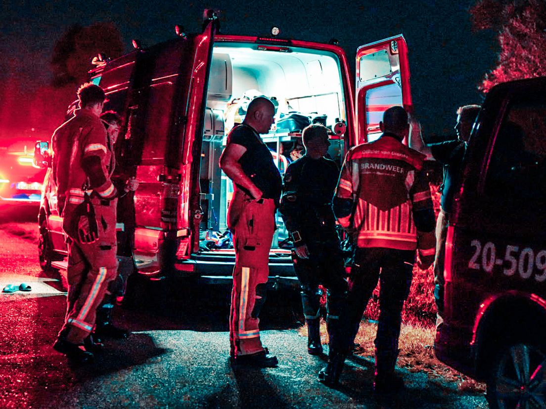 De twee fotografen werden nadat ze gevonden waren, nagekeken door ambulancepersoneel