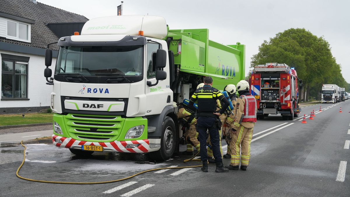 Vuilniswagen vat vlam op N371 bij Havelte