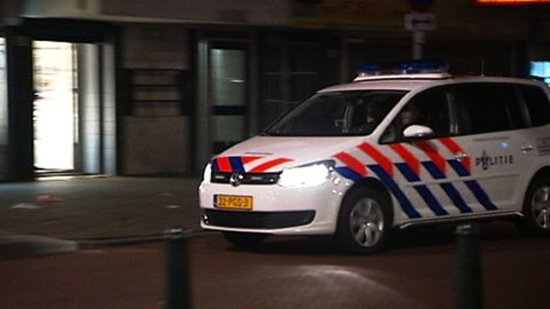 Politie-auto rijdend