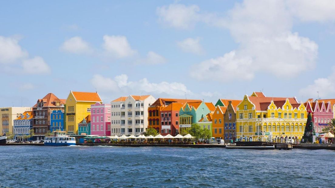 Willemstad op Curaçao, de plek waar Iris uit Hengelo en echtgenoot Bart de tijd van hun leven hadden