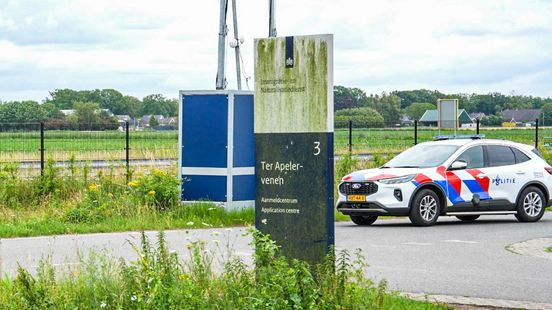 Nieuwe maatregelen Ter Apel: niet meer buiten wachten, meer camera's en preventief fouilleren Nieuws