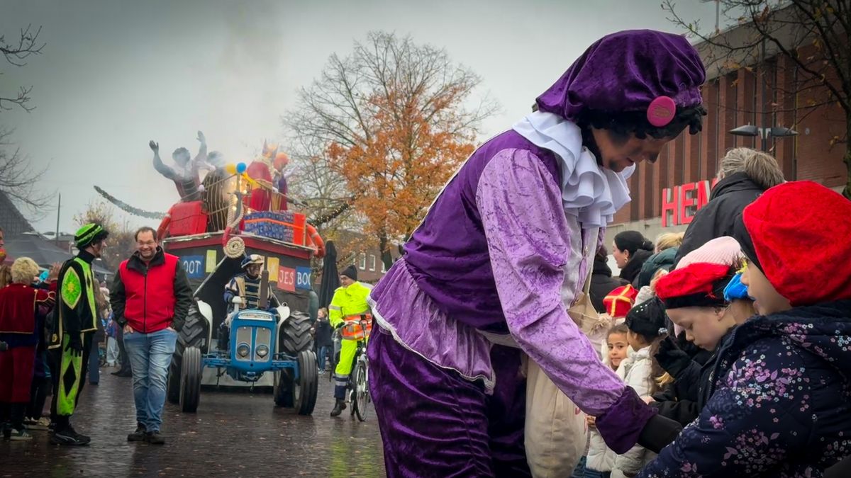 Veel animo voor pieten bij sinterklaasoptochten in Drenthe: 'We hebben pieten moeten teleurstellen'