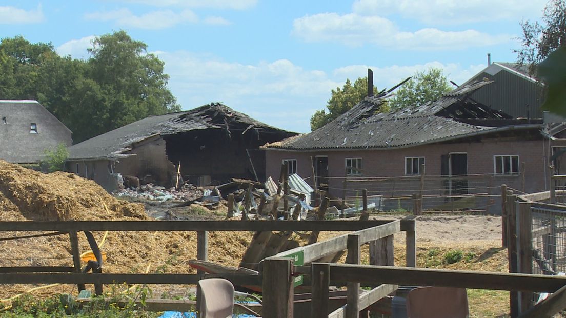 Manege Tjoonk in de as gelegd