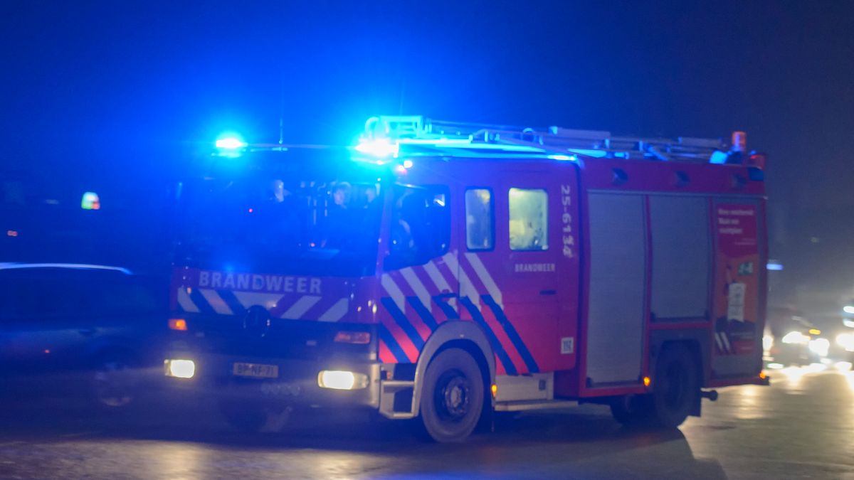 Mannen stichten brand bij woning: bewoner ontsnapt via balkon