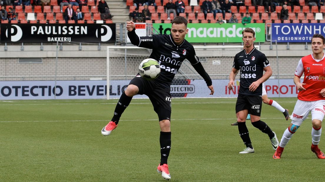 Henk Bos maakte weer eens speelminuten voor FC Emmen (Rechten: Gerrit Rijkens)