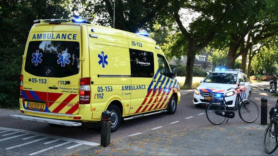 Fietsster naar ziekenhuis na botsing met andere fietsster in Sibculo