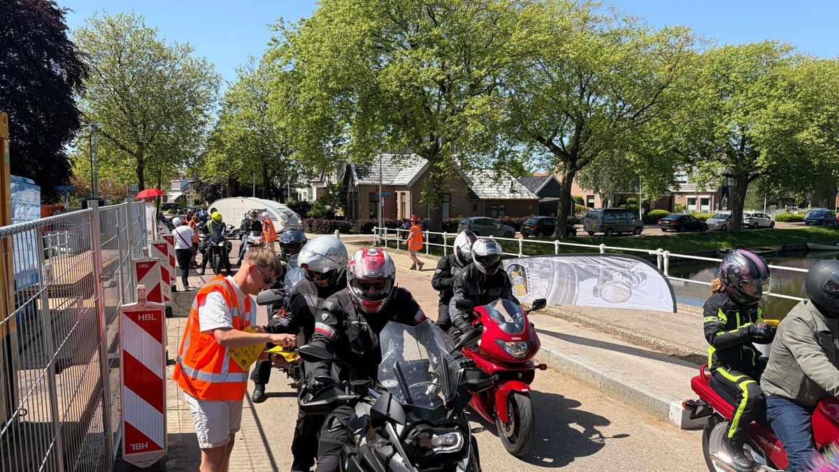 Genieten van de motoren bij de Elfstedentocht: 