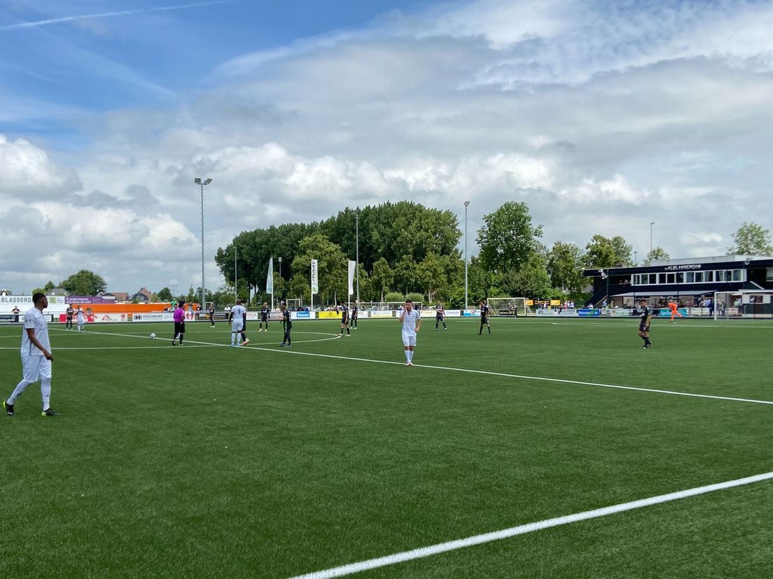 FC Dordrecht oefende op het complex van vv Alblasserdam tegen Egalité Academy