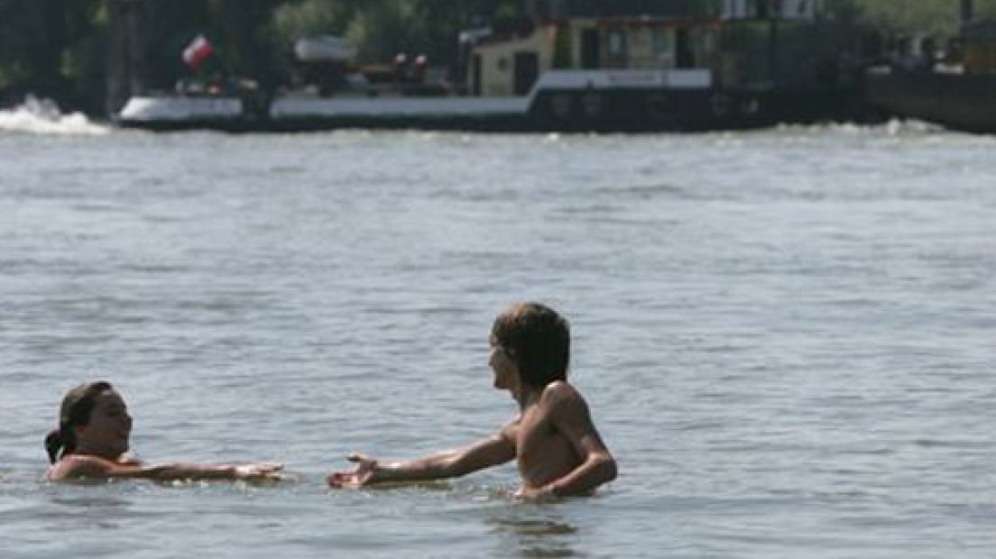 Nu al zwemmers in Waal bij Nijmegen