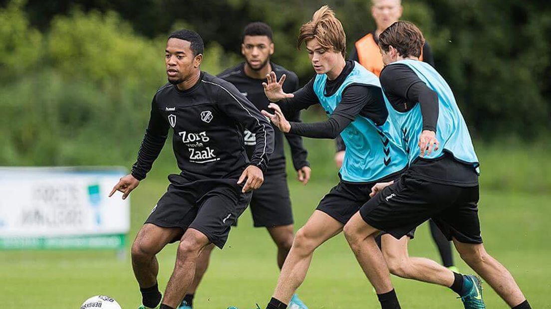 Emanuelson op zijn eerste training in Oostenrijk.