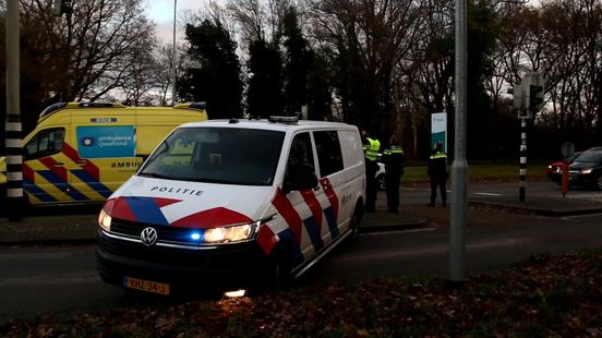 Graafmachine rijdt voetganger aan op Boermarkeweg in Emmen