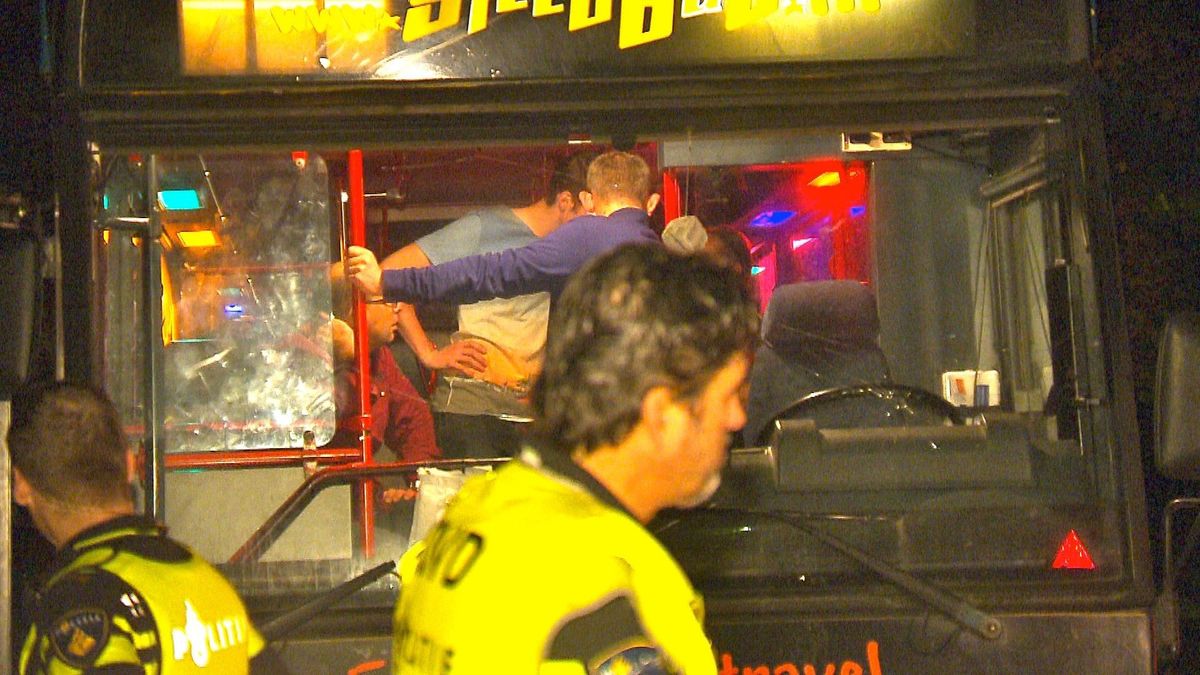 Zwaargewonde bij ongeluk met partybus in Arcen is Belg