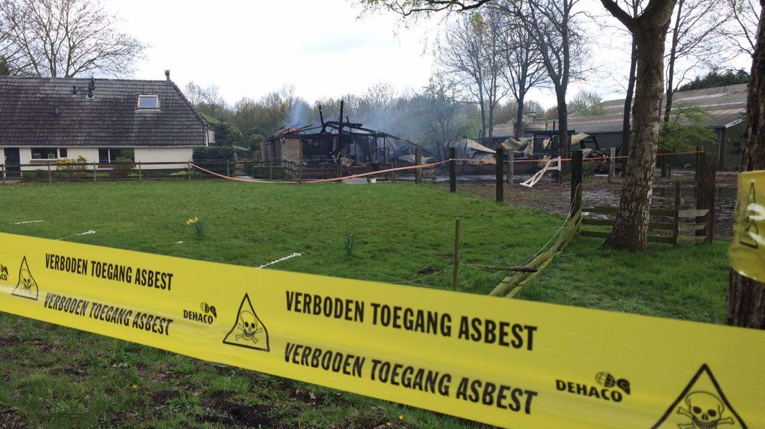 Bij de brand is asbest vrijgekomen (Rechten: RTV Drenthe/Jeroen Willems)