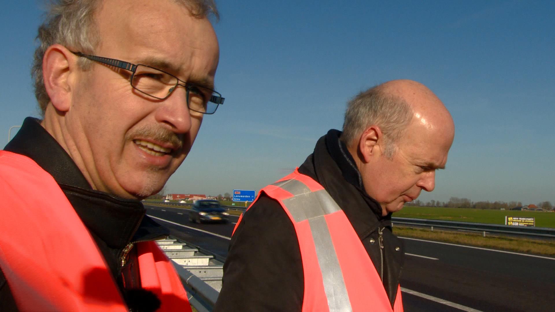 Taede Wielstra en Jan de Boer bij een Prins-vangrail in 2014