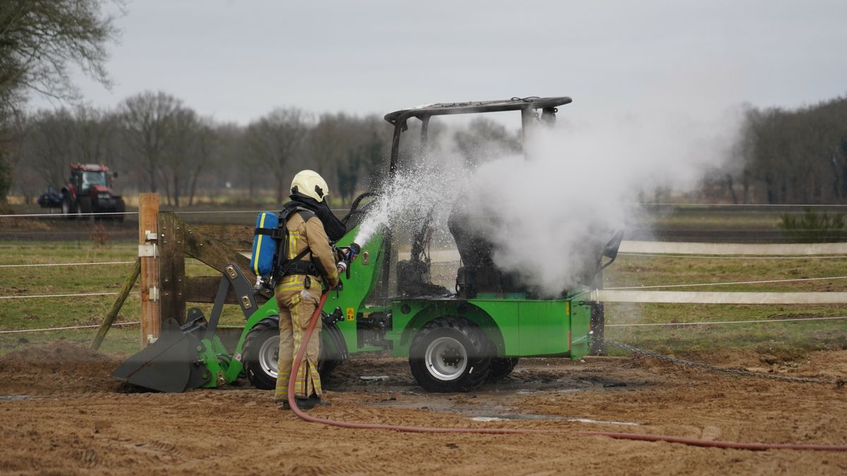 Shovel vat vlam bij werkzaamheden in Rolde