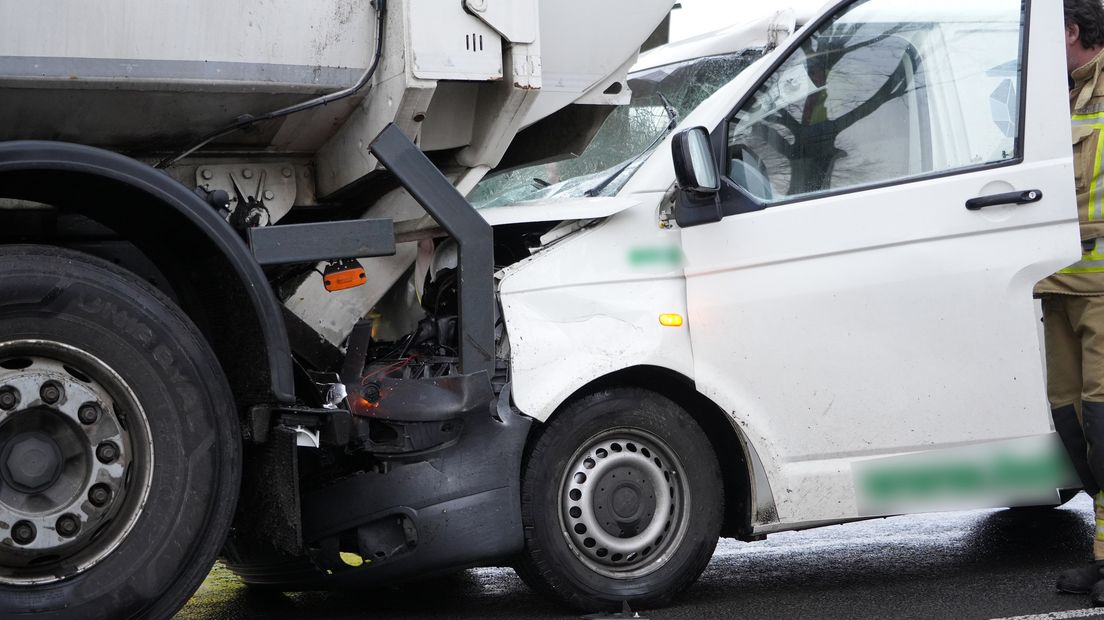 botsing Weiteveen vuilniswagen bestelbus